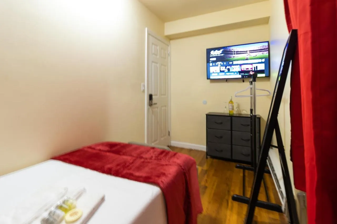 Deluxe Twin Size Bed-Red Room On The 1St Fl In Elmhurst Ny 纽约 0*,  美国