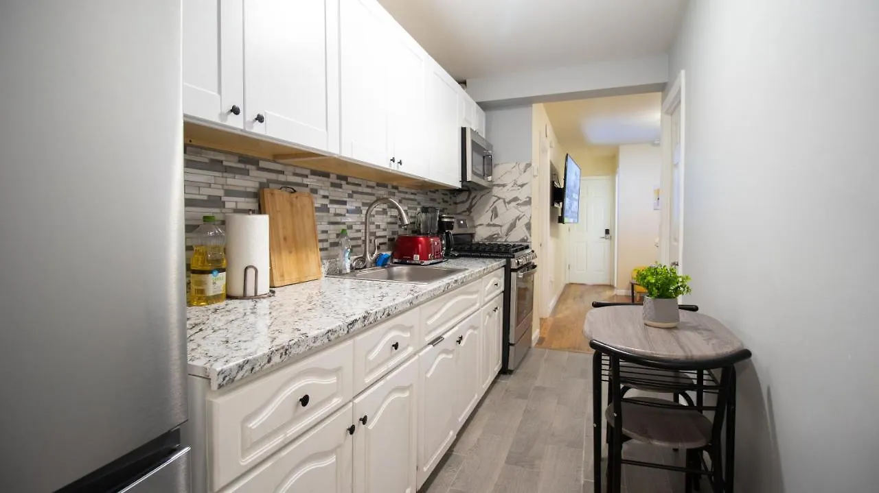 Deluxe Twin Size Bed-Red Room On The 1St Fl In Elmhurst Ny 纽约 公寓